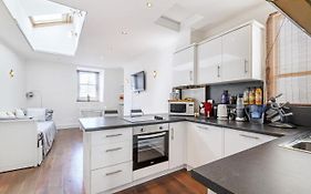 Chancery'S Loft Private Apartment